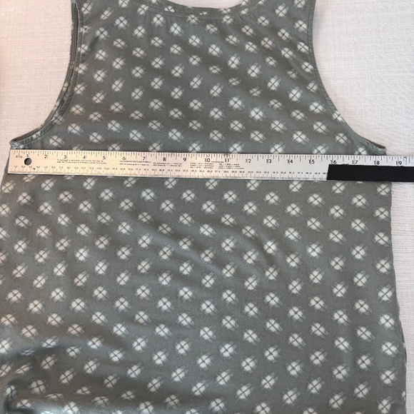 Eddie Bauer Sleeveless V-Neck Tank Olive With Geometric Print Sm - Picture 9 of 11